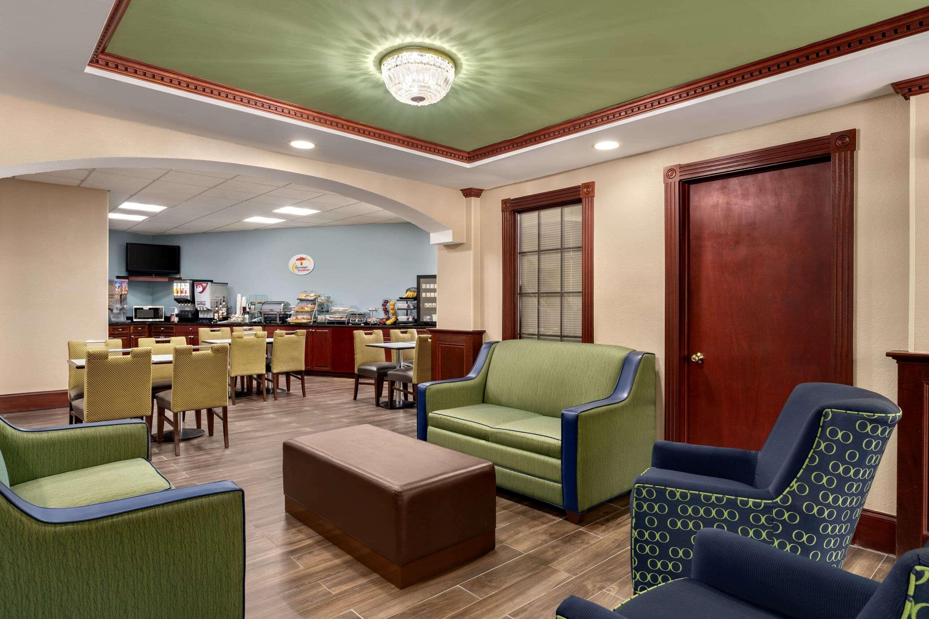 Super 8 By Wyndham West Greenwich/Providence Εξωτερικό φωτογραφία