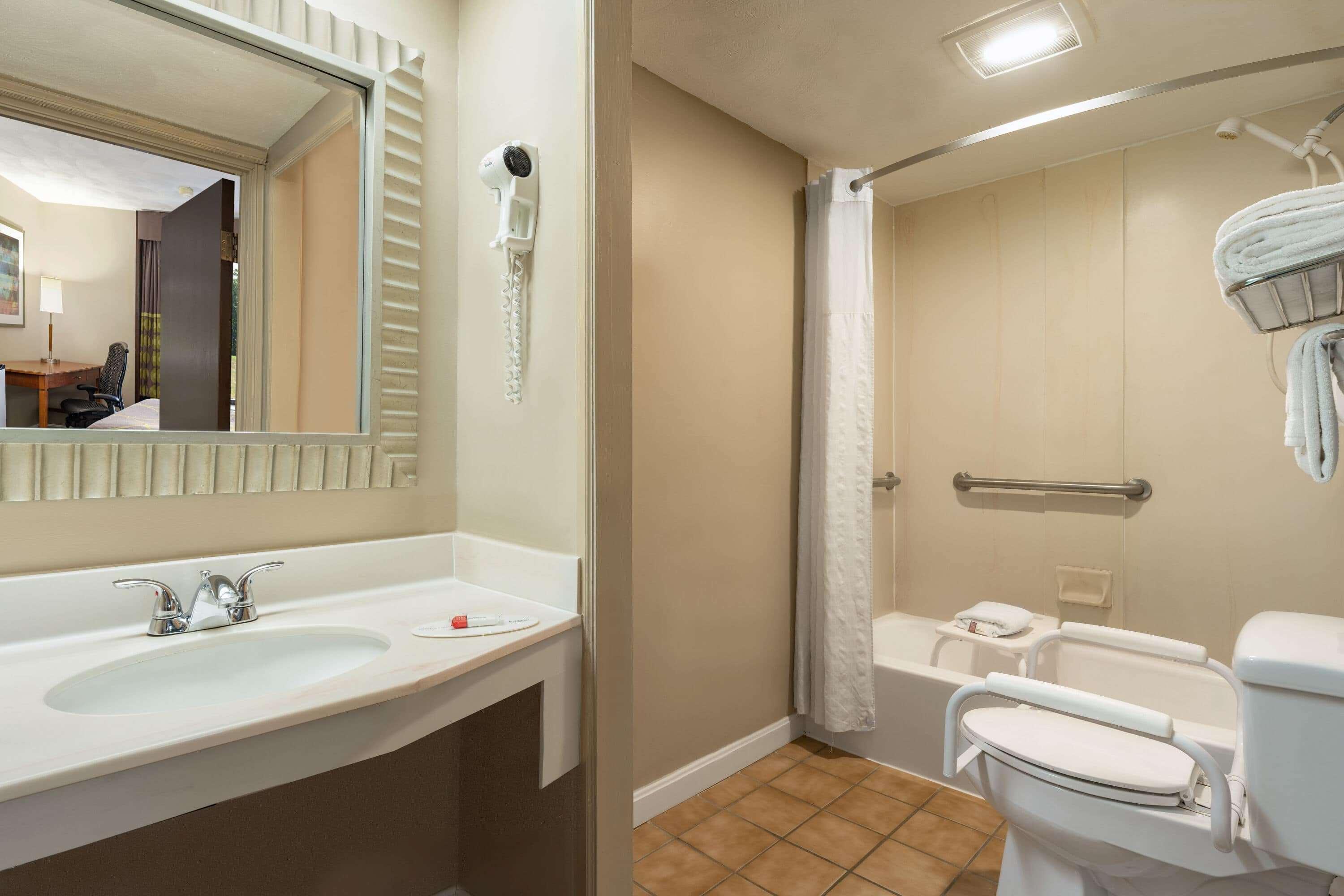 Super 8 By Wyndham West Greenwich/Providence Εξωτερικό φωτογραφία