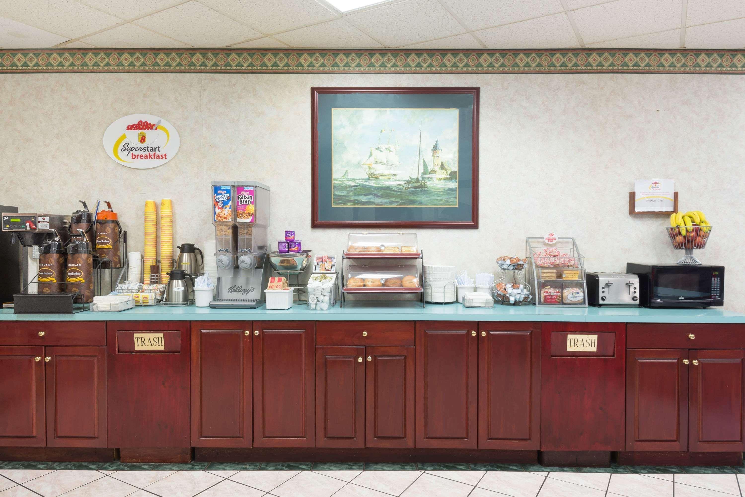 Super 8 By Wyndham West Greenwich/Providence Εξωτερικό φωτογραφία