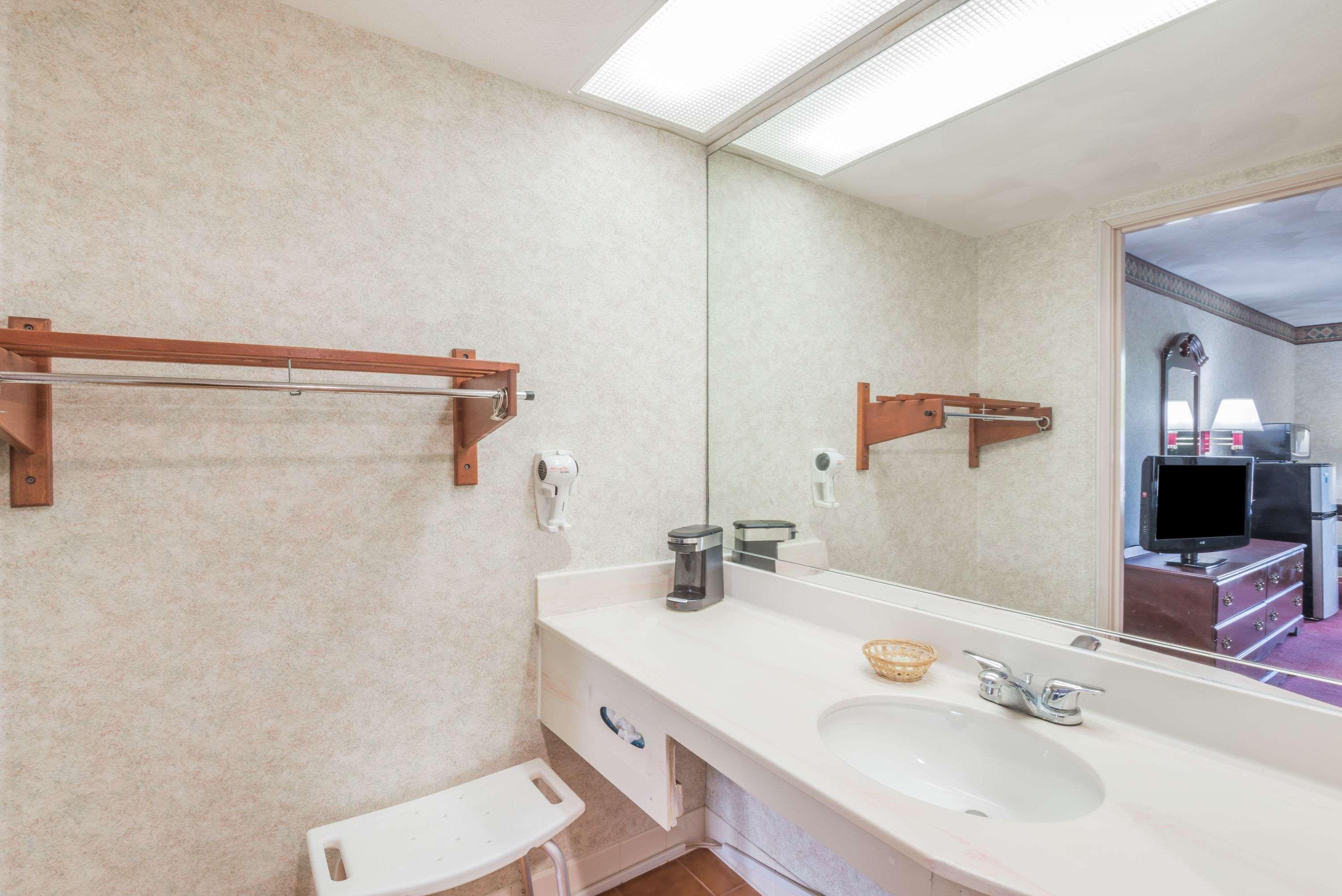 Super 8 By Wyndham West Greenwich/Providence Εξωτερικό φωτογραφία