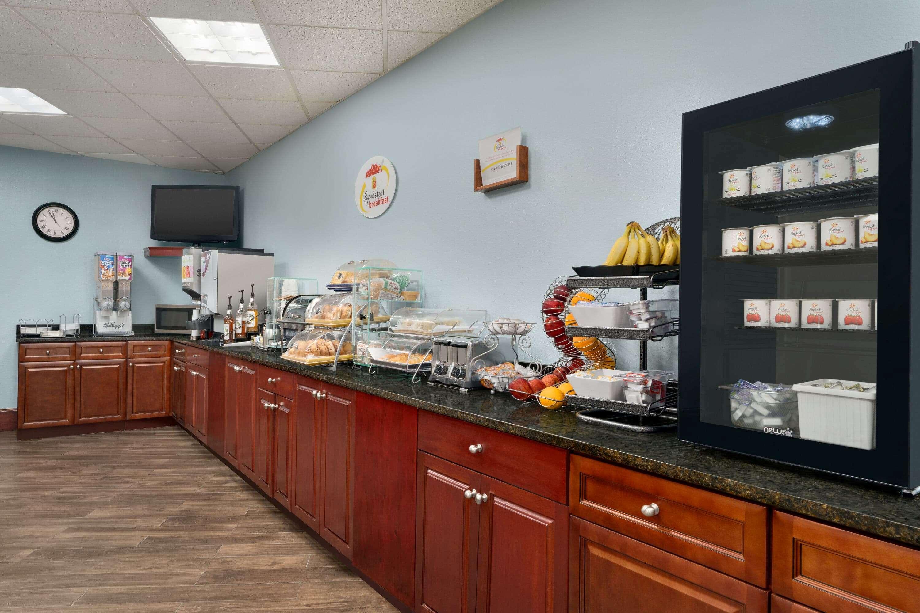 Super 8 By Wyndham West Greenwich/Providence Εξωτερικό φωτογραφία