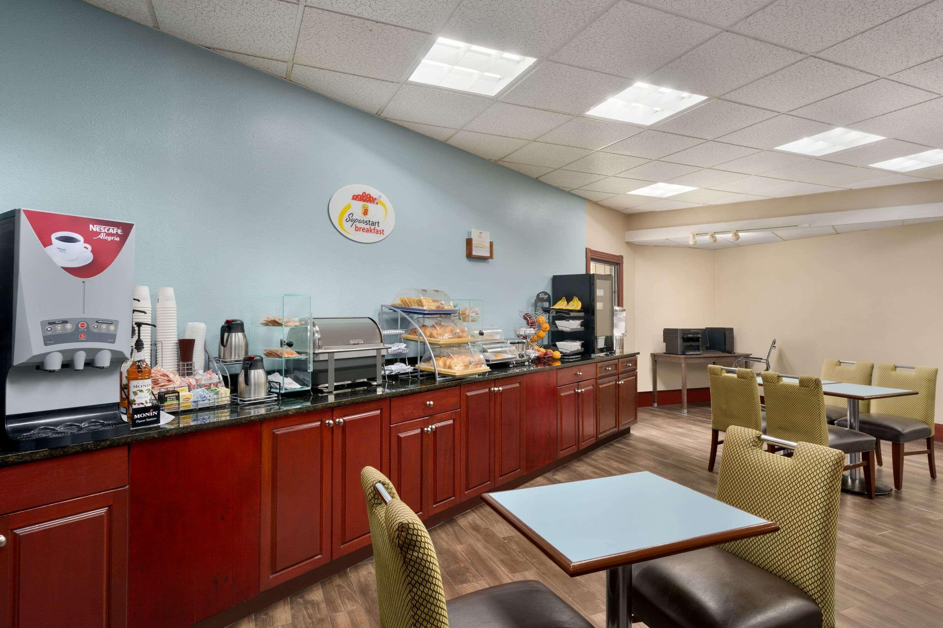 Super 8 By Wyndham West Greenwich/Providence Εξωτερικό φωτογραφία