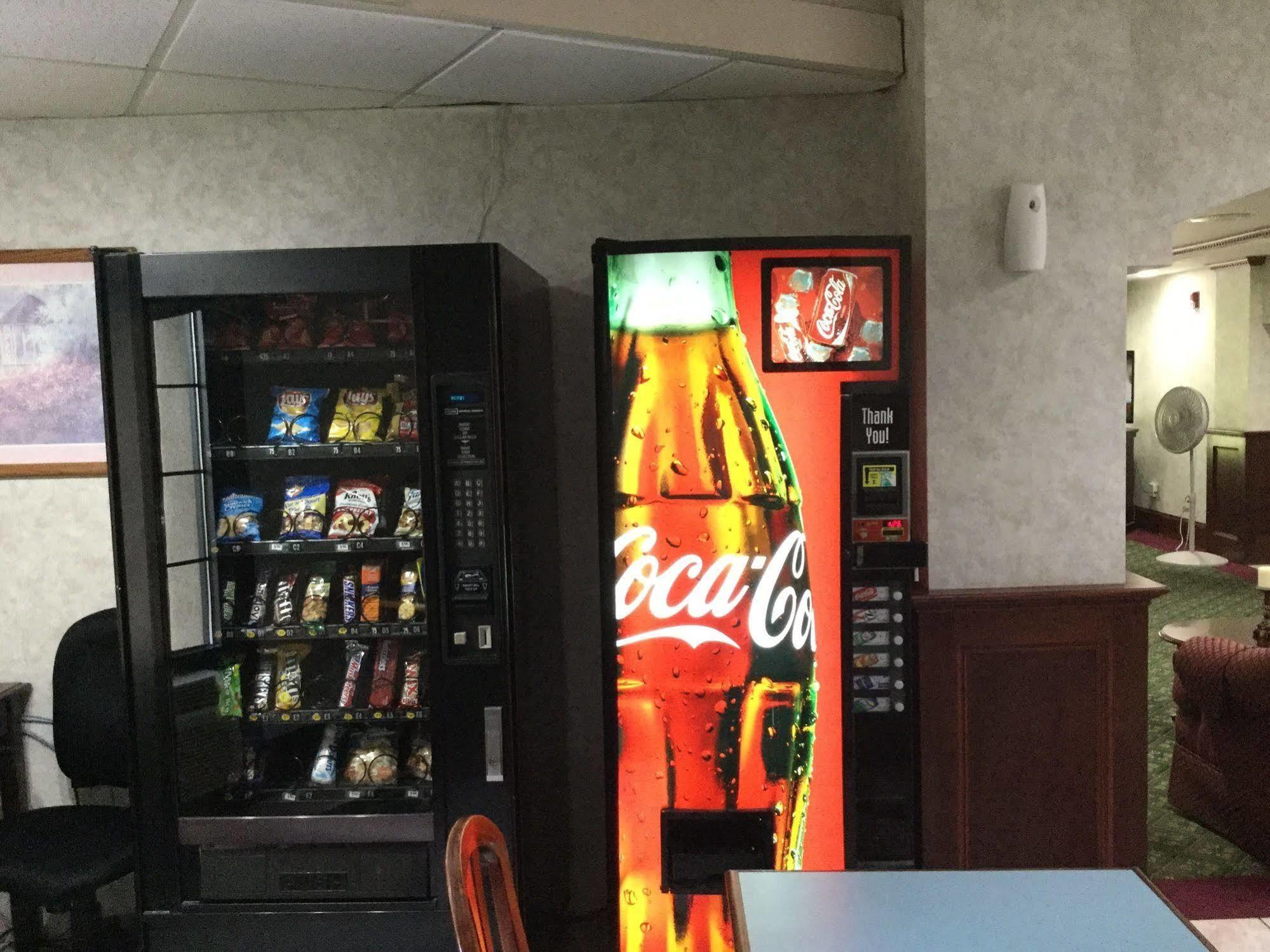 Super 8 By Wyndham West Greenwich/Providence Εξωτερικό φωτογραφία